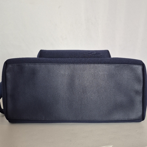 Tommy Hilfiger Navy Neoprene Tote Bag / Weekender Bag Adjustable Crossbody Strap - Picture 9 of 16